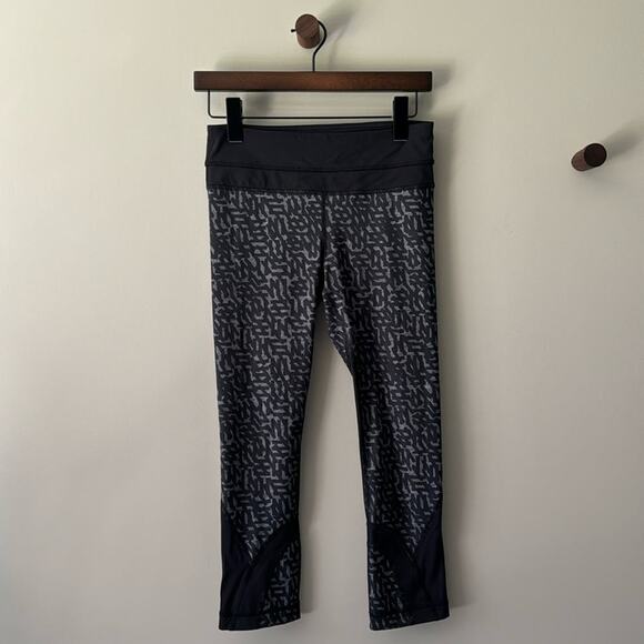 LULULEMON RUN INSPIRE CROP LUXTREME HEATHERED NET POP BLACK LEGGINGS SIZE 4 - Picture 2 of 7